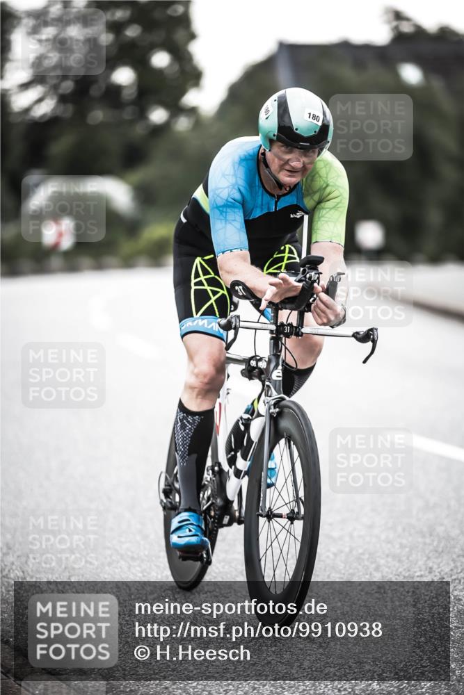 21.06.2026 - 29. Vierlanden-Triathlon H.Heesch http://msf.ph/oto/9910938 21.06.2026 09:36:17 Radfahren 6, 23, 111, 130, 135, 180, 216, 283 meine-sportfotos.de