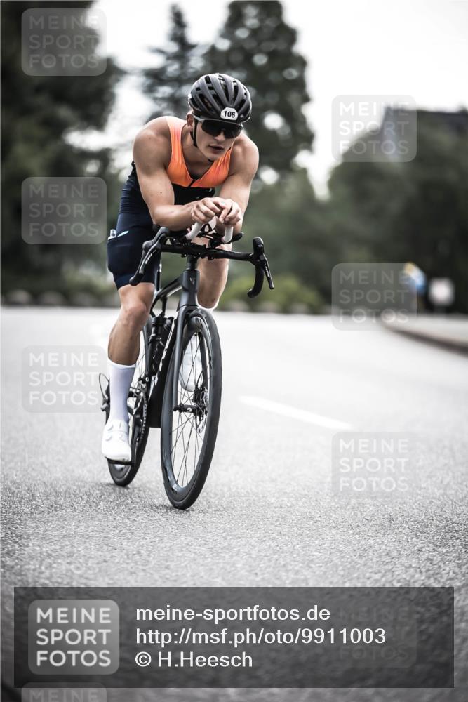21.06.2026 - 29. Vierlanden-Triathlon H.Heesch http://msf.ph/oto/9911003 21.06.2026 09:26:28 Radfahren 78, 106, 196 meine-sportfotos.de