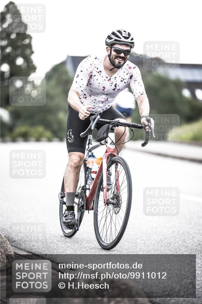21.06.2026 - 29. Vierlanden-Triathlon H.Heesch http://msf.ph/oto/9911012 21.06.2026 09:36:48 Radfahren 18 meine-sportfotos.de