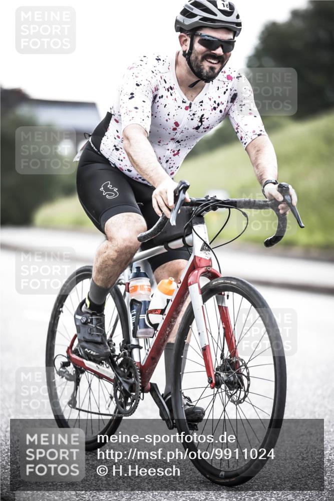 21.06.2026 - 29. Vierlanden-Triathlon H.Heesch http://msf.ph/oto/9911024 21.06.2026 09:36:48 Radfahren 18 meine-sportfotos.de
