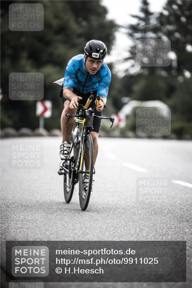 21.06.2026 - 29. Vierlanden-Triathlon H.Heesch http://msf.ph/oto/9911025 21.06.2026 09:26:51 Radfahren 90, 108, 230 meine-sportfotos.de