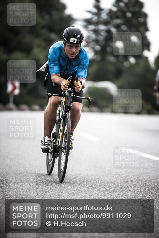 21.06.2026 - 29. Vierlanden-Triathlon H.Heesch http://msf.ph/oto/9911029 21.06.2026 09:26:51 Radfahren 90, 108, 230 meine-sportfotos.de