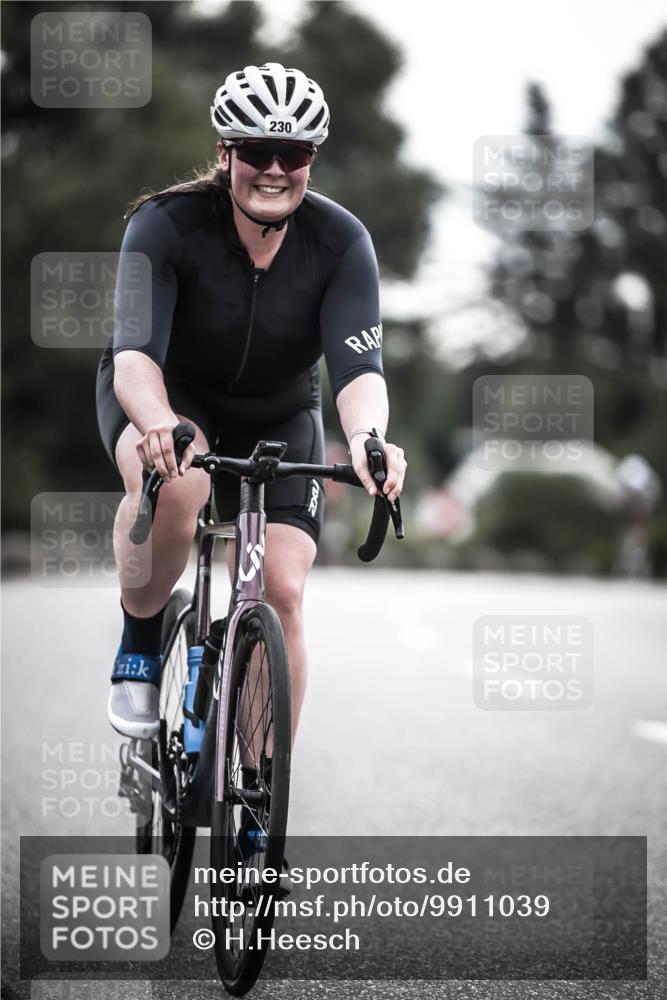 21.06.2026 - 29. Vierlanden-Triathlon H.Heesch http://msf.ph/oto/9911039 21.06.2026 09:26:55 Radfahren 90, 197, 230, 1355 meine-sportfotos.de