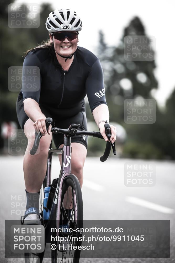 21.06.2026 - 29. Vierlanden-Triathlon H.Heesch http://msf.ph/oto/9911045 21.06.2026 09:26:55 Radfahren 90, 197, 230, 1355 meine-sportfotos.de