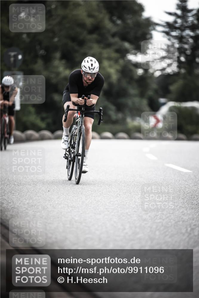 21.06.2026 - 29. Vierlanden-Triathlon H.Heesch http://msf.ph/oto/9911096 21.06.2026 09:27:07 Radfahren 75, 84, 169, 198 meine-sportfotos.de