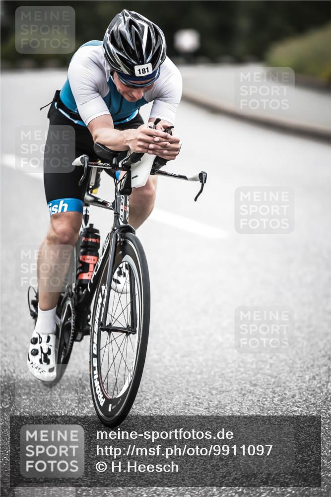 21.06.2026 - 29. Vierlanden-Triathlon H.Heesch http://msf.ph/oto/9911097 21.06.2026 09:37:31 Radfahren 181, 290 meine-sportfotos.de