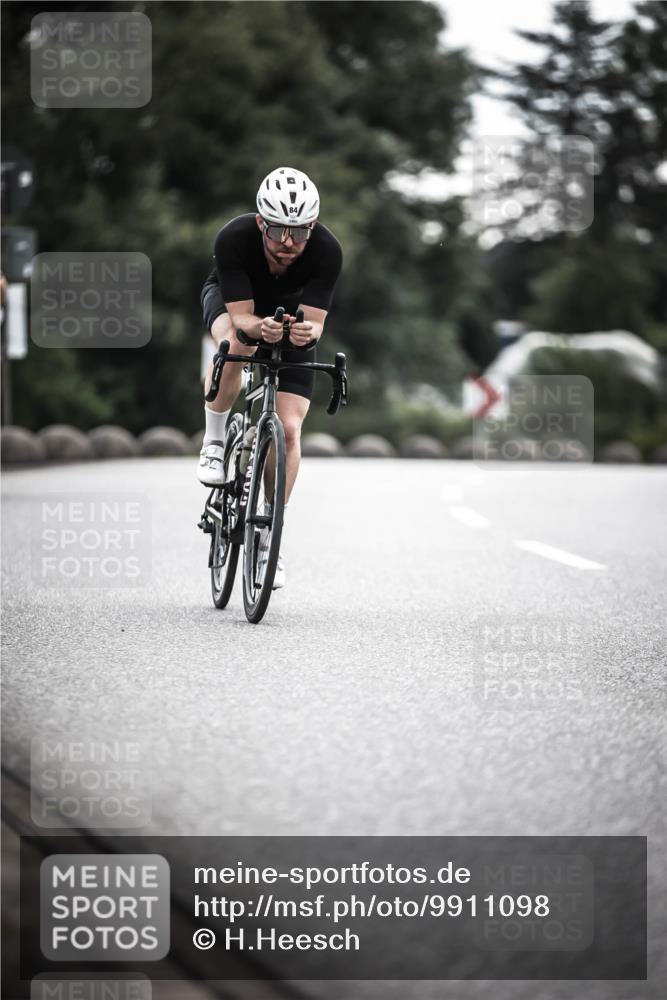 21.06.2026 - 29. Vierlanden-Triathlon H.Heesch http://msf.ph/oto/9911098 21.06.2026 09:27:08 Radfahren 27, 75, 84, 169, 198 meine-sportfotos.de