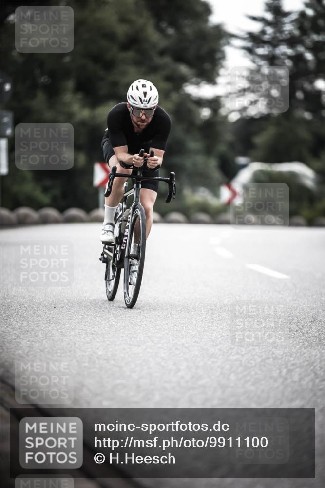 21.06.2026 - 29. Vierlanden-Triathlon H.Heesch http://msf.ph/oto/9911100 21.06.2026 09:27:08 Radfahren 27, 75, 84, 169, 198 meine-sportfotos.de
