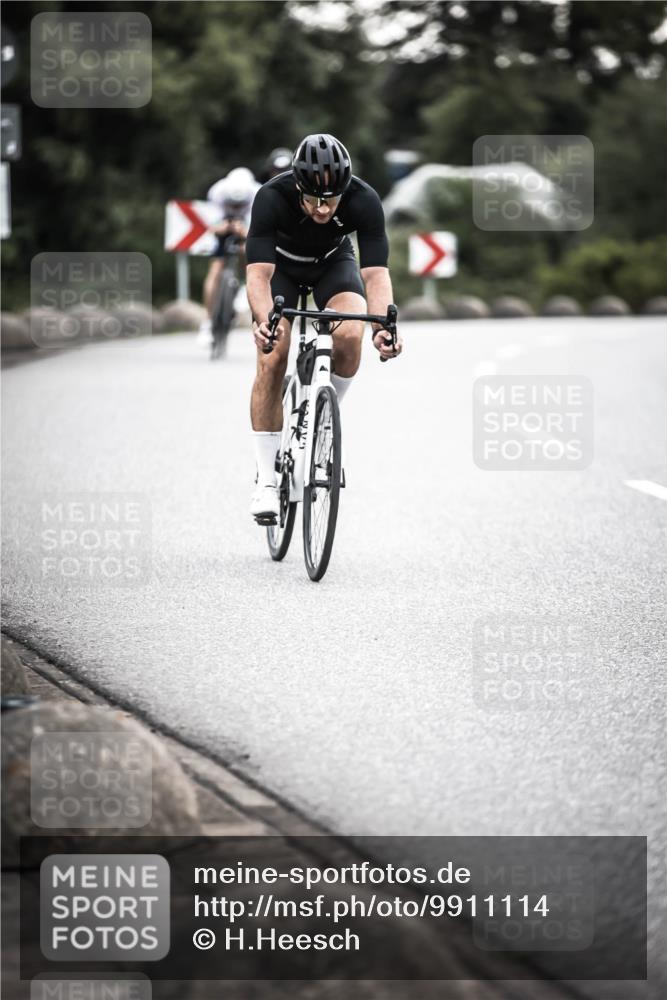 21.06.2026 - 29. Vierlanden-Triathlon H.Heesch http://msf.ph/oto/9911114 21.06.2026 09:37:44 Radfahren 5, 30, 69, 195 meine-sportfotos.de