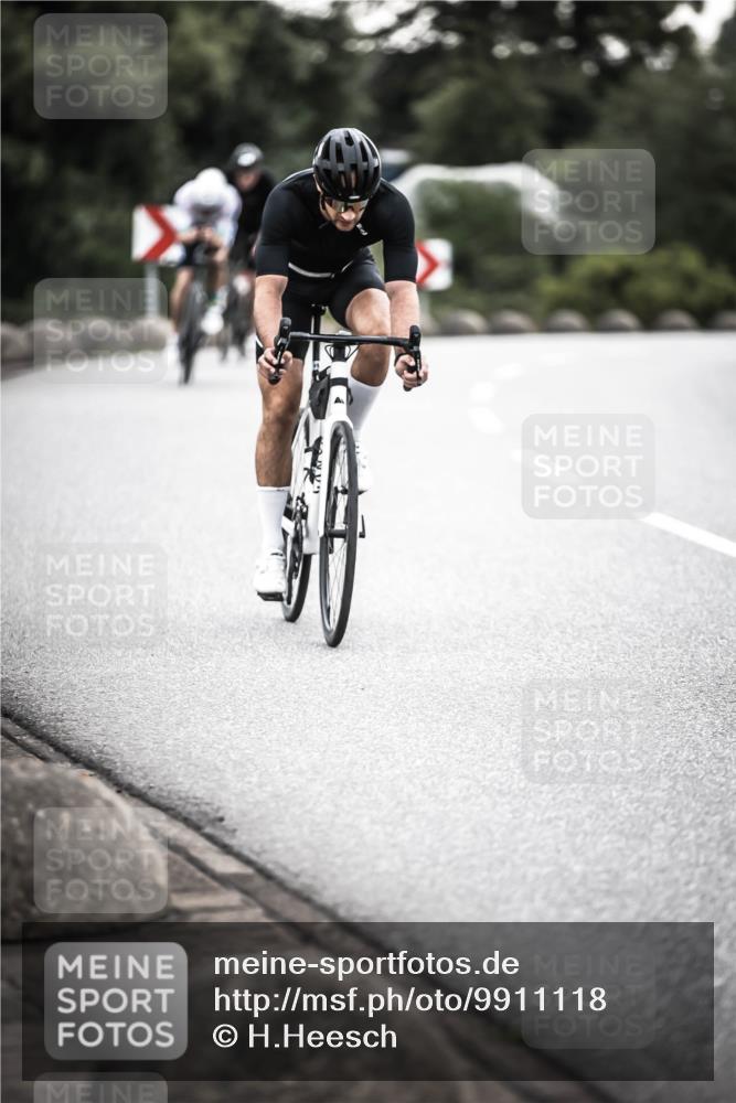 21.06.2026 - 29. Vierlanden-Triathlon H.Heesch http://msf.ph/oto/9911118 21.06.2026 09:37:44 Radfahren 5, 30, 69, 195 meine-sportfotos.de