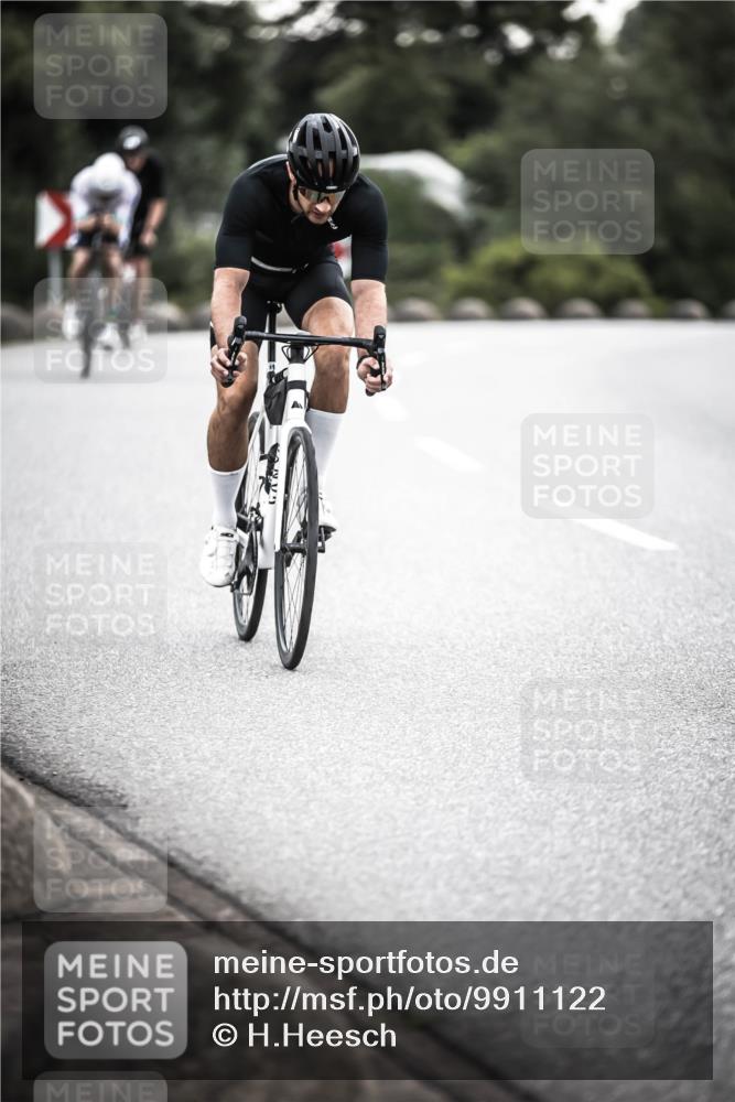 21.06.2026 - 29. Vierlanden-Triathlon H.Heesch http://msf.ph/oto/9911122 21.06.2026 09:37:45 Radfahren 5, 30, 69, 195, 240 meine-sportfotos.de