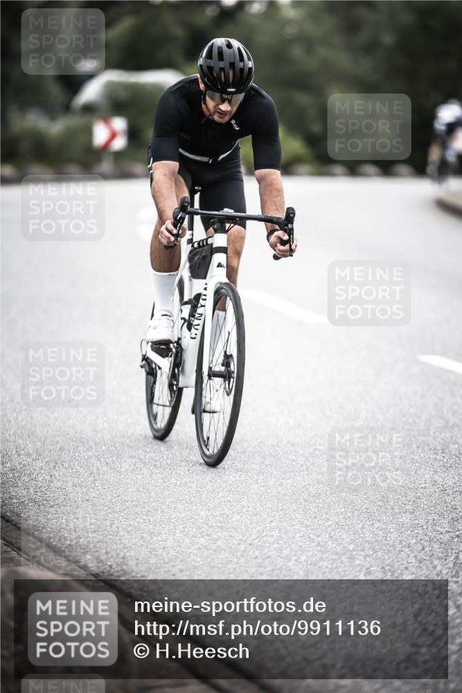 21.06.2026 - 29. Vierlanden-Triathlon H.Heesch http://msf.ph/oto/9911136 21.06.2026 09:37:45 Radfahren 5, 30, 69, 195, 240 meine-sportfotos.de