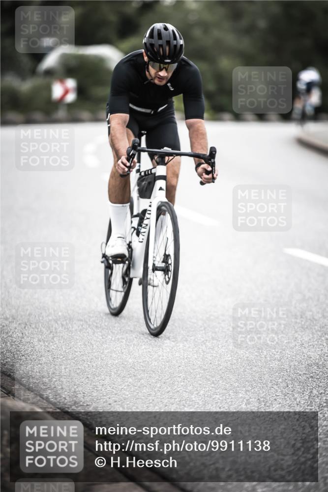 21.06.2026 - 29. Vierlanden-Triathlon H.Heesch http://msf.ph/oto/9911138 21.06.2026 09:37:45 Radfahren 5, 30, 69, 195, 240 meine-sportfotos.de
