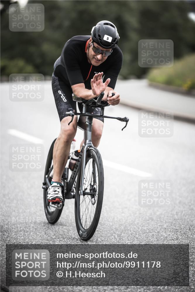 21.06.2026 - 29. Vierlanden-Triathlon H.Heesch http://msf.ph/oto/9911178 21.06.2026 09:37:49 Radfahren 5, 69, 195, 240 meine-sportfotos.de