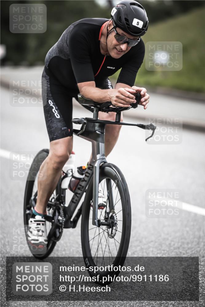 21.06.2026 - 29. Vierlanden-Triathlon H.Heesch http://msf.ph/oto/9911186 21.06.2026 09:37:49 Radfahren 5, 69, 195, 240 meine-sportfotos.de