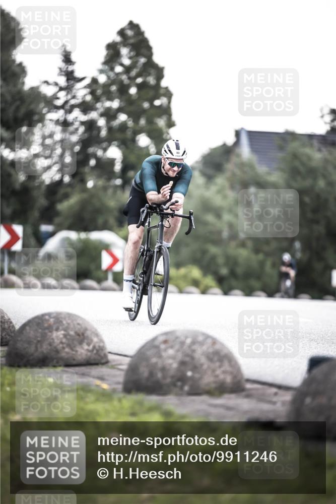 21.06.2026 - 29. Vierlanden-Triathlon H.Heesch http://msf.ph/oto/9911246 21.06.2026 09:39:20 Radfahren 52, 80, 87, 113 meine-sportfotos.de