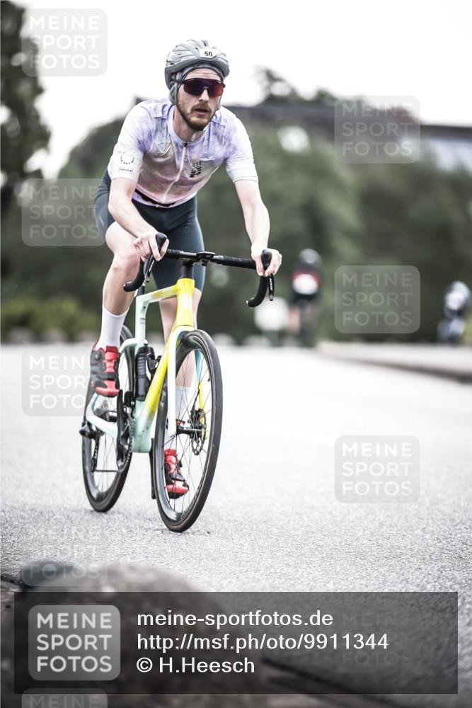 21.06.2026 - 29. Vierlanden-Triathlon H.Heesch http://msf.ph/oto/9911344 21.06.2026 09:40:28 Radfahren 50, 116, 158 meine-sportfotos.de