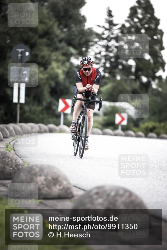 21.06.2026 - 29. Vierlanden-Triathlon H.Heesch http://msf.ph/oto/9911350 21.06.2026 09:40:39 Radfahren 158, 171 meine-sportfotos.de