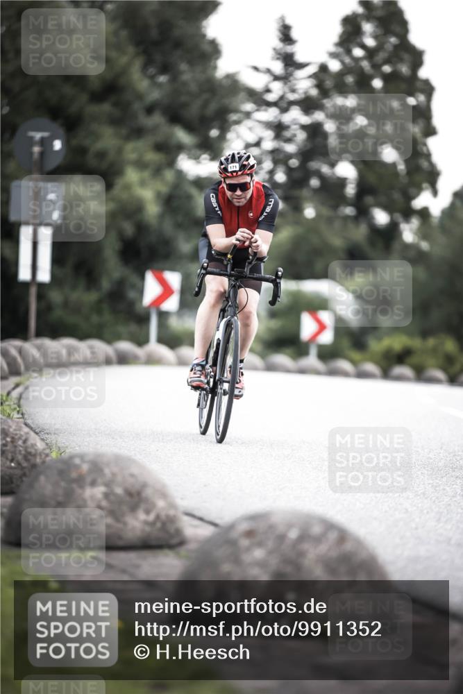 21.06.2026 - 29. Vierlanden-Triathlon H.Heesch http://msf.ph/oto/9911352 21.06.2026 09:40:39 Radfahren 158, 171 meine-sportfotos.de