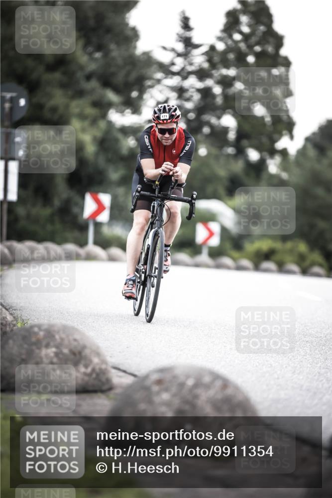 21.06.2026 - 29. Vierlanden-Triathlon H.Heesch http://msf.ph/oto/9911354 21.06.2026 09:40:40 Radfahren 64, 171 meine-sportfotos.de