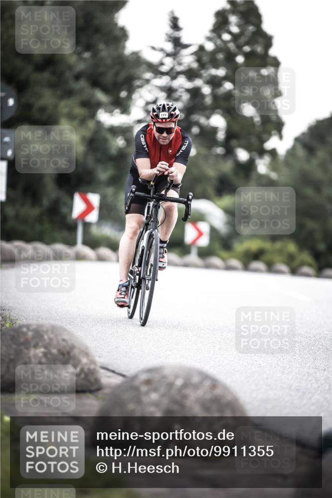 21.06.2026 - 29. Vierlanden-Triathlon H.Heesch http://msf.ph/oto/9911355 21.06.2026 09:40:40 Radfahren 64, 171 meine-sportfotos.de