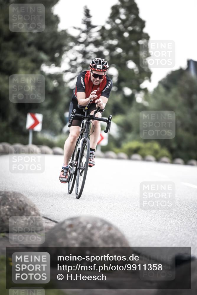 21.06.2026 - 29. Vierlanden-Triathlon H.Heesch http://msf.ph/oto/9911358 21.06.2026 09:40:40 Radfahren 64, 171 meine-sportfotos.de
