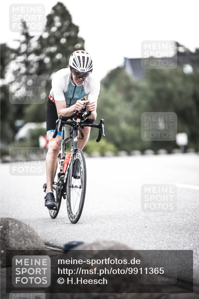 21.06.2026 - 29. Vierlanden-Triathlon H.Heesch http://msf.ph/oto/9911365 21.06.2026 09:40:49 Radfahren 36, 64, 115 meine-sportfotos.de