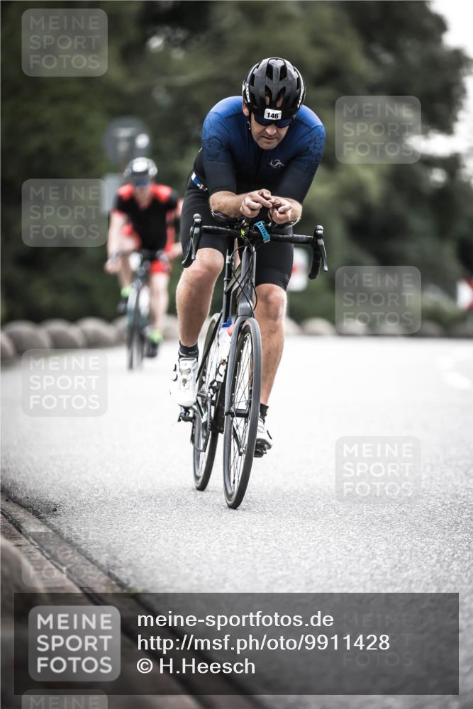 21.06.2026 - 29. Vierlanden-Triathlon H.Heesch http://msf.ph/oto/9911428 21.06.2026 09:41:41 Radfahren 41, 48, 146, 1353 meine-sportfotos.de