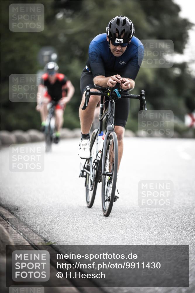 21.06.2026 - 29. Vierlanden-Triathlon H.Heesch http://msf.ph/oto/9911430 21.06.2026 09:41:41 Radfahren 41, 48, 146, 1353 meine-sportfotos.de