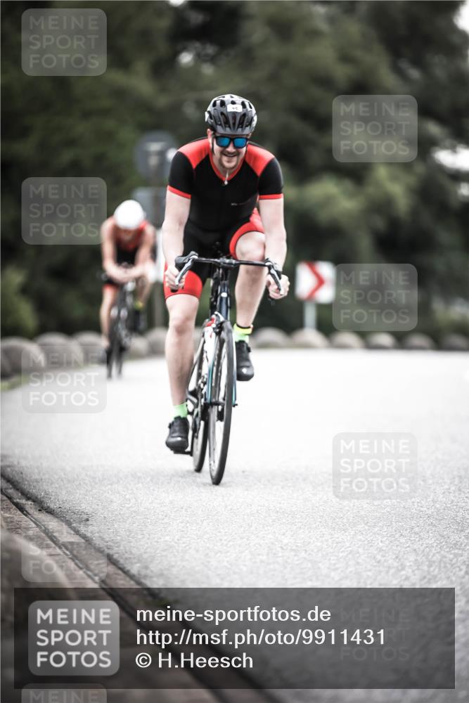 21.06.2026 - 29. Vierlanden-Triathlon H.Heesch http://msf.ph/oto/9911431 21.06.2026 09:41:42 Radfahren 41, 48, 146, 1353 meine-sportfotos.de