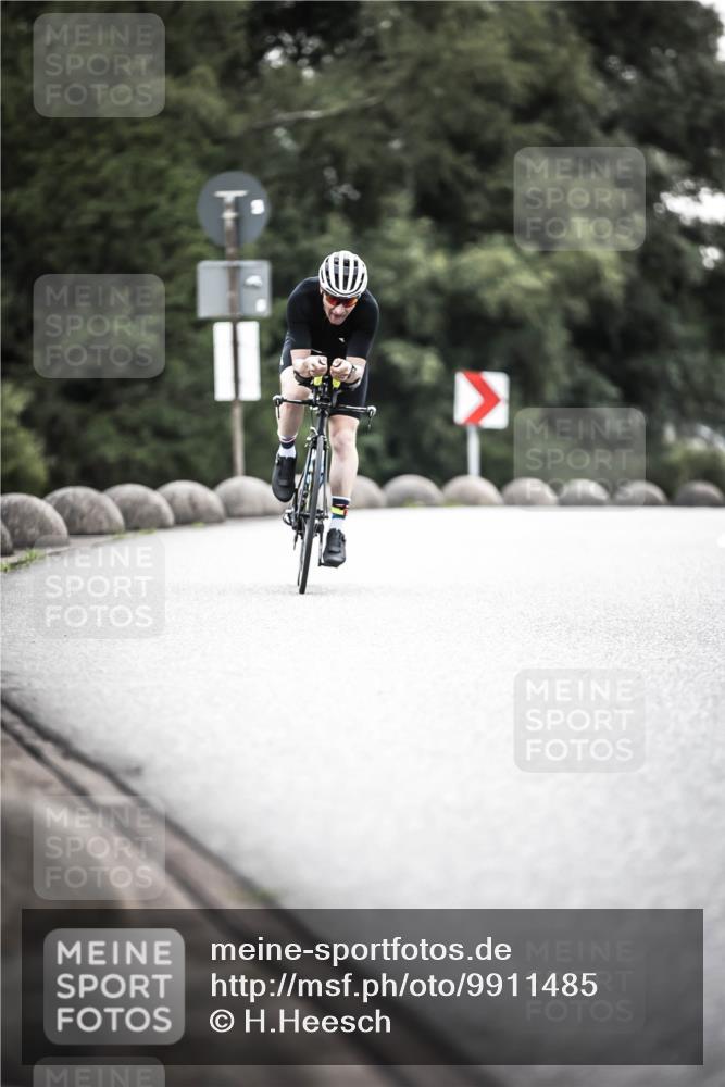 21.06.2026 - 29. Vierlanden-Triathlon H.Heesch http://msf.ph/oto/9911485 21.06.2026 09:42:02 Radfahren 191, 244, 1354 meine-sportfotos.de