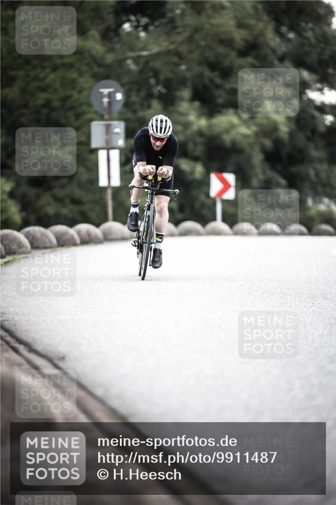 21.06.2026 - 29. Vierlanden-Triathlon H.Heesch http://msf.ph/oto/9911487 21.06.2026 09:42:02 Radfahren 191, 244, 1354 meine-sportfotos.de