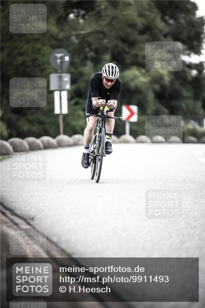 21.06.2026 - 29. Vierlanden-Triathlon H.Heesch http://msf.ph/oto/9911493 21.06.2026 09:42:03 Radfahren 191, 244, 1354 meine-sportfotos.de