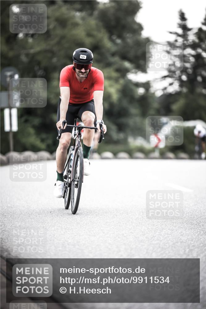 21.06.2026 - 29. Vierlanden-Triathlon H.Heesch http://msf.ph/oto/9911534 21.06.2026 09:42:41 Radfahren 71, 81, 121, 231 meine-sportfotos.de