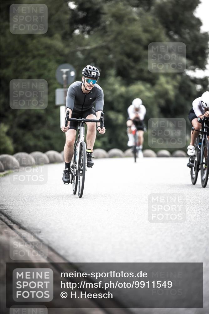 21.06.2026 - 29. Vierlanden-Triathlon H.Heesch http://msf.ph/oto/9911549 21.06.2026 09:42:45 Radfahren 71, 81, 231 meine-sportfotos.de