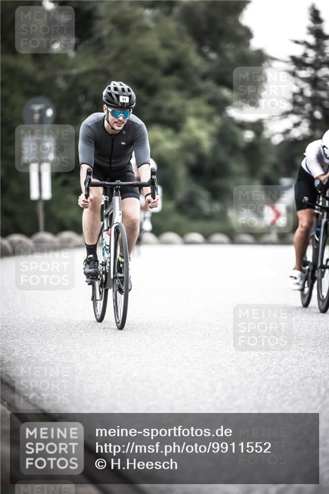 21.06.2026 - 29. Vierlanden-Triathlon H.Heesch http://msf.ph/oto/9911552 21.06.2026 09:42:45 Radfahren 71, 81, 231 meine-sportfotos.de