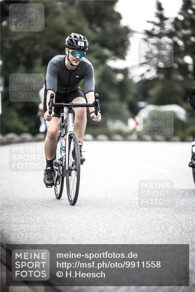 21.06.2026 - 29. Vierlanden-Triathlon H.Heesch http://msf.ph/oto/9911558 21.06.2026 09:42:46 Radfahren 71, 81, 231 meine-sportfotos.de