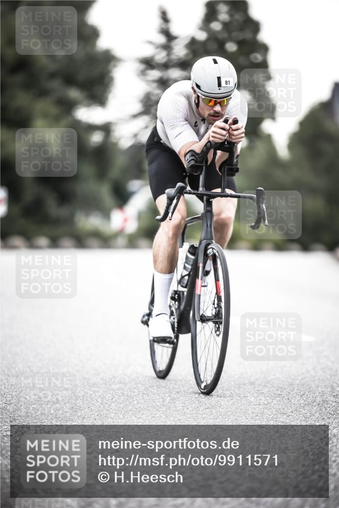 21.06.2026 - 29. Vierlanden-Triathlon H.Heesch http://msf.ph/oto/9911571 21.06.2026 09:42:48 Radfahren 71, 81, 231 meine-sportfotos.de