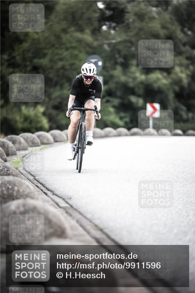 21.06.2026 - 29. Vierlanden-Triathlon H.Heesch http://msf.ph/oto/9911596 21.06.2026 09:43:08 Radfahren 242 meine-sportfotos.de