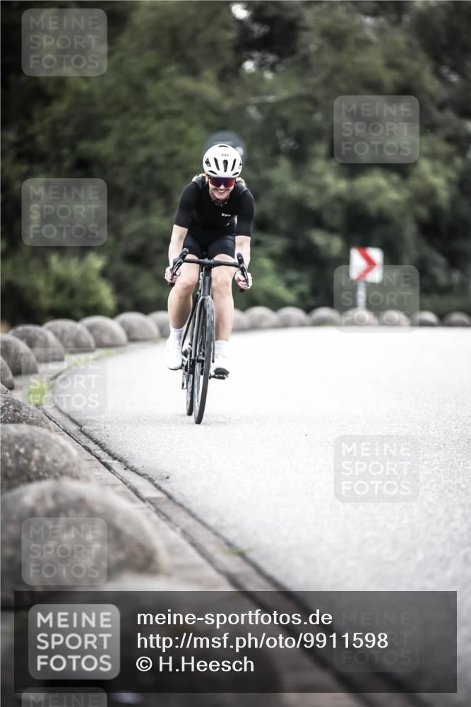 21.06.2026 - 29. Vierlanden-Triathlon H.Heesch http://msf.ph/oto/9911598 21.06.2026 09:43:08 Radfahren 242 meine-sportfotos.de