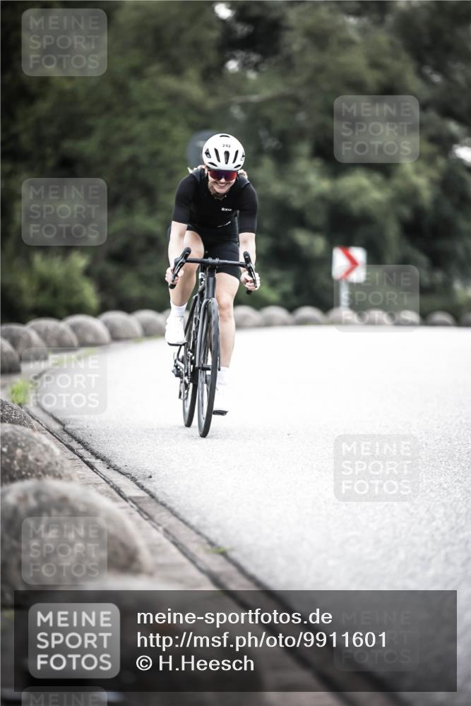 21.06.2026 - 29. Vierlanden-Triathlon H.Heesch http://msf.ph/oto/9911601 21.06.2026 09:43:09 Radfahren 242 meine-sportfotos.de
