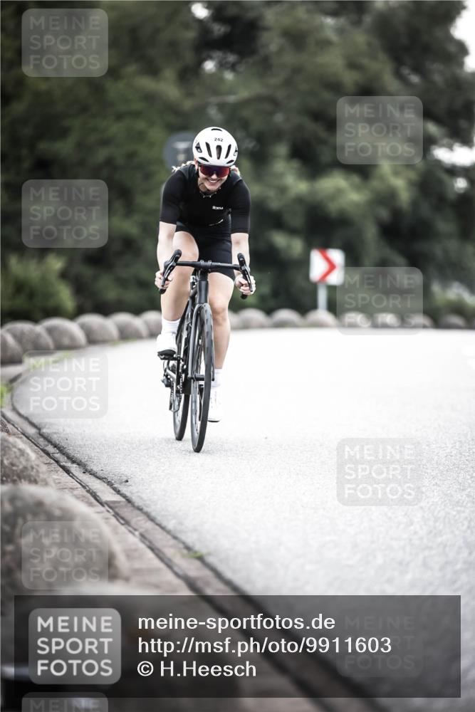21.06.2026 - 29. Vierlanden-Triathlon H.Heesch http://msf.ph/oto/9911603 21.06.2026 09:43:09 Radfahren 242 meine-sportfotos.de