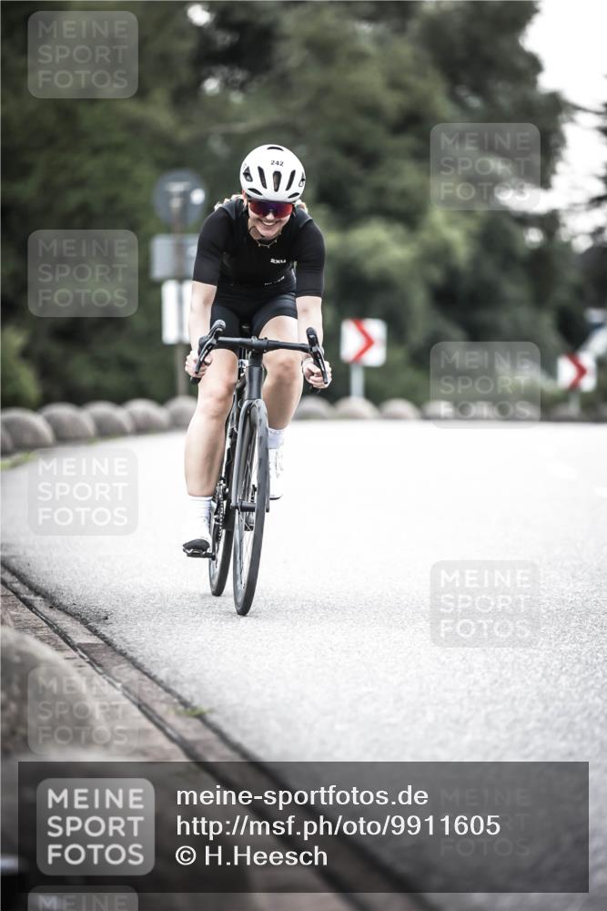 21.06.2026 - 29. Vierlanden-Triathlon H.Heesch http://msf.ph/oto/9911605 21.06.2026 09:43:09 Radfahren 242 meine-sportfotos.de