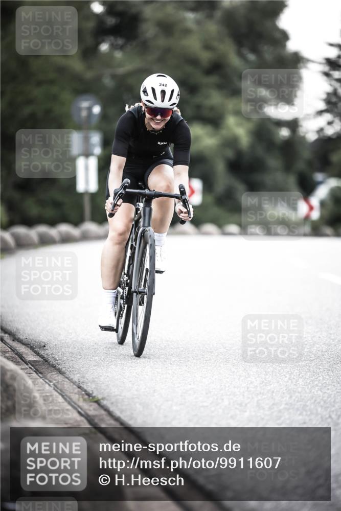 21.06.2026 - 29. Vierlanden-Triathlon H.Heesch http://msf.ph/oto/9911607 21.06.2026 09:43:09 Radfahren 242 meine-sportfotos.de
