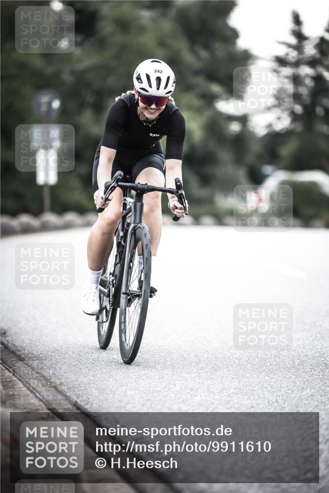 21.06.2026 - 29. Vierlanden-Triathlon H.Heesch http://msf.ph/oto/9911610 21.06.2026 09:43:09 Radfahren 242 meine-sportfotos.de