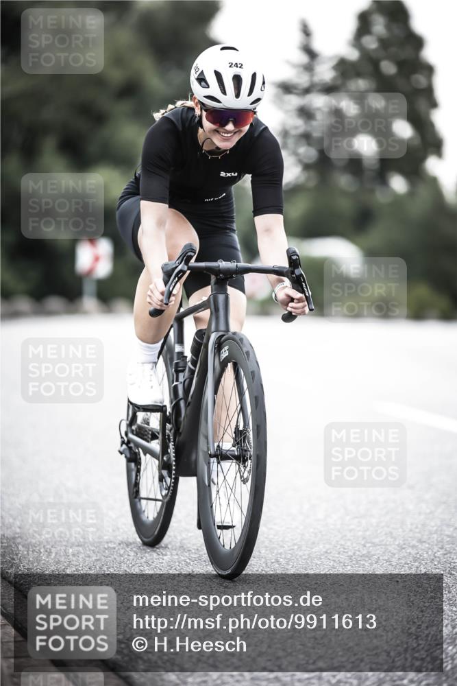 21.06.2026 - 29. Vierlanden-Triathlon H.Heesch http://msf.ph/oto/9911613 21.06.2026 09:43:09 Radfahren 242 meine-sportfotos.de