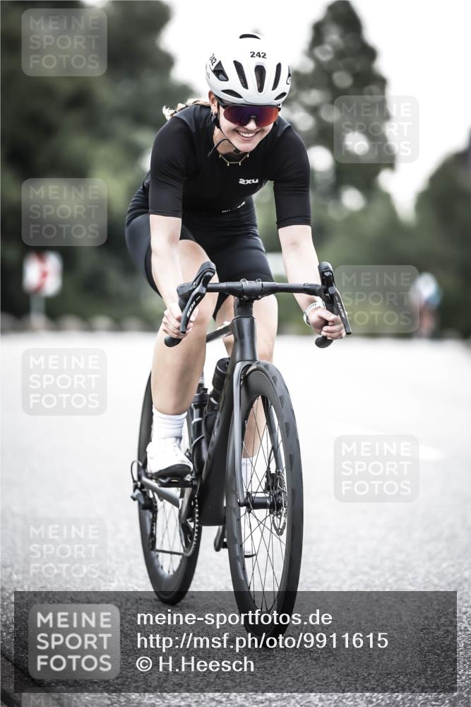 21.06.2026 - 29. Vierlanden-Triathlon H.Heesch http://msf.ph/oto/9911615 21.06.2026 09:43:10 Radfahren 242 meine-sportfotos.de