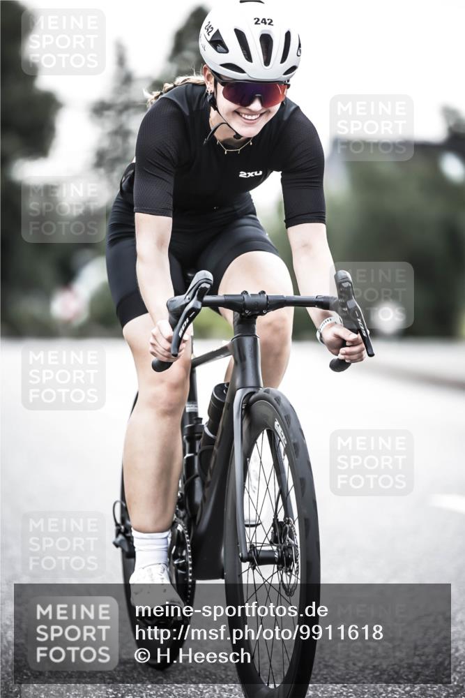 21.06.2026 - 29. Vierlanden-Triathlon H.Heesch http://msf.ph/oto/9911618 21.06.2026 09:43:10 Radfahren 242 meine-sportfotos.de