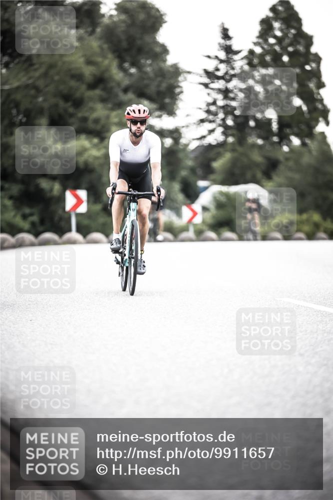 21.06.2026 - 29. Vierlanden-Triathlon H.Heesch http://msf.ph/oto/9911657 21.06.2026 09:43:50 Radfahren 23, 32, 33, 101, 111, 129, 178, 211, 216 meine-sportfotos.de