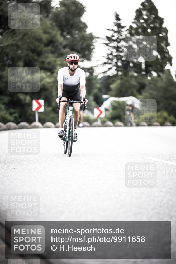 21.06.2026 - 29. Vierlanden-Triathlon H.Heesch http://msf.ph/oto/9911658 21.06.2026 09:43:50 Radfahren 23, 32, 33, 101, 111, 129, 178, 211, 216 meine-sportfotos.de